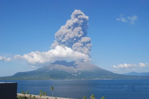 鹿児島で暮らすのであれば知っておきたい！住宅の火山灰対策｜【イエタッタ】