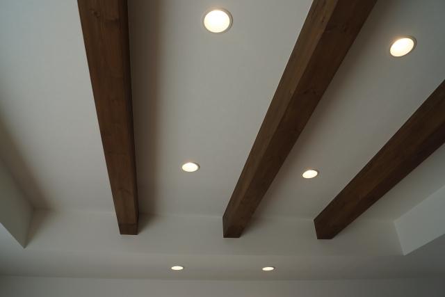 ダウンライトとは、天井に直接埋め込むタイプの照明器具